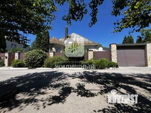 Дом 294м², 2-этажный, участок 10 сот.