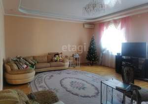 Дом 302м², 3-этажный, участок 15 сот.