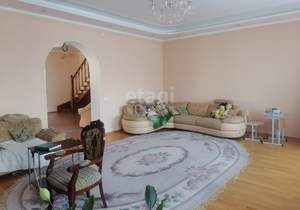 Дом 302м², 3-этажный, участок 15 сот.