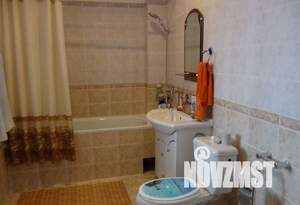 Дом 272м², 3-этажный, участок 15 сот.  