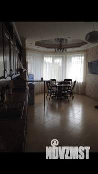 Коттедж 260м², 2-этажный, участок 10 сот.  