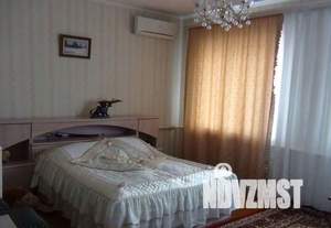 Дом 272м², 3-этажный, участок 15 сот.  