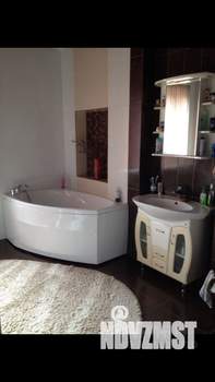 Коттедж 260м², 2-этажный, участок 10 сот.  