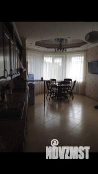 Коттедж 260м², 2-этажный, участок 10 сот.  