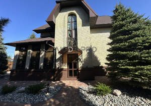 Дом 247м², 3-этажный, участок 14 сот.  