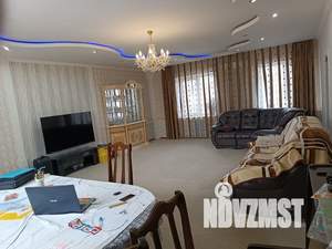 Дом 272м², 3-этажный, участок 15 сот.  