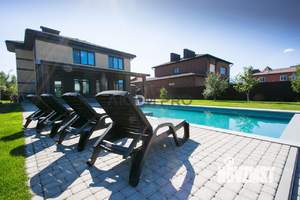 Коттедж 208м², 2-этажный, участок 10 сот.  