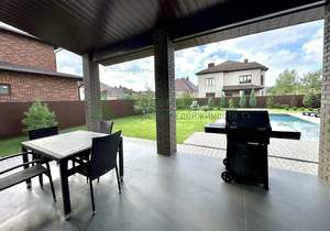 Дом 208м², 2-этажный, участок 10 сот.  