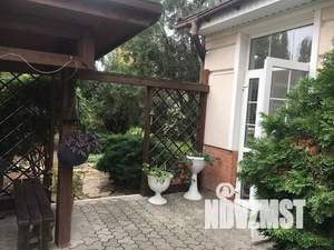 Дом 249м&sup2;, 2-этажный, участок 9 сот.  