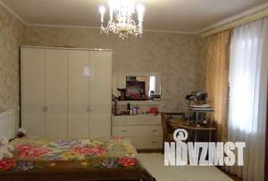 Дом 272м², 3-этажный, участок 15 сот.  