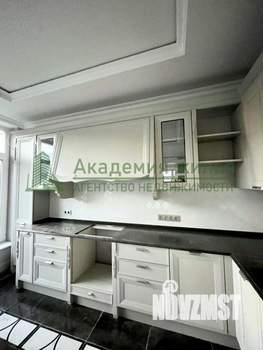 Дом 361м&sup2;, 2-этажный, участок 10 сот.  