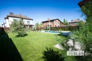 Коттедж 208м², 2-этажный, участок 10 сот.  