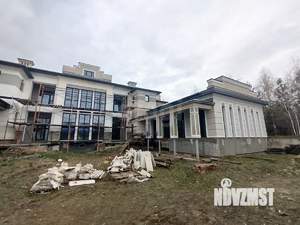 Дом 1083м², 3-этажный, участок 15 сот.  