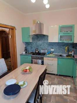 Дом 272м², 3-этажный, участок 15 сот.  