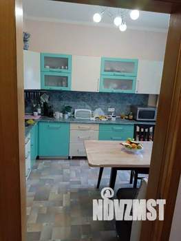 Дом 272м², 3-этажный, участок 15 сот.  