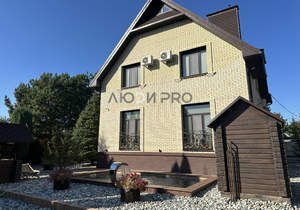 Дом 247м², 3-этажный, участок 14 сот.  