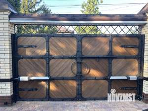 Дом 247м², 3-этажный, участок 14 сот.  