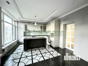 Дом 361м², 2-этажный, участок 10 сот.  