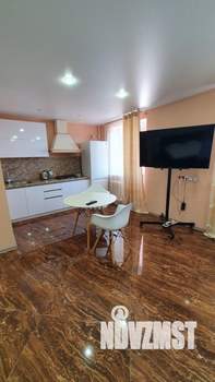 Студия квартира, посуточно, 40м2, 8/10 этаж