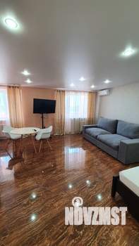 Студия квартира, посуточно, 40м2, 8/10 этаж