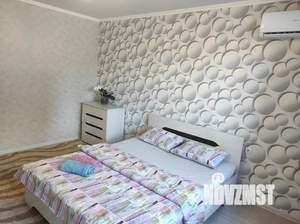 1-к квартира, посуточно, 36м2, 1/25 этаж