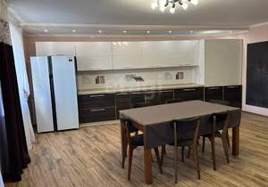 4-к квартира, вторичка, 179м2, 4/10 этаж