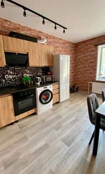 2-к квартира, вторичка, 60м2, 1/10 этаж